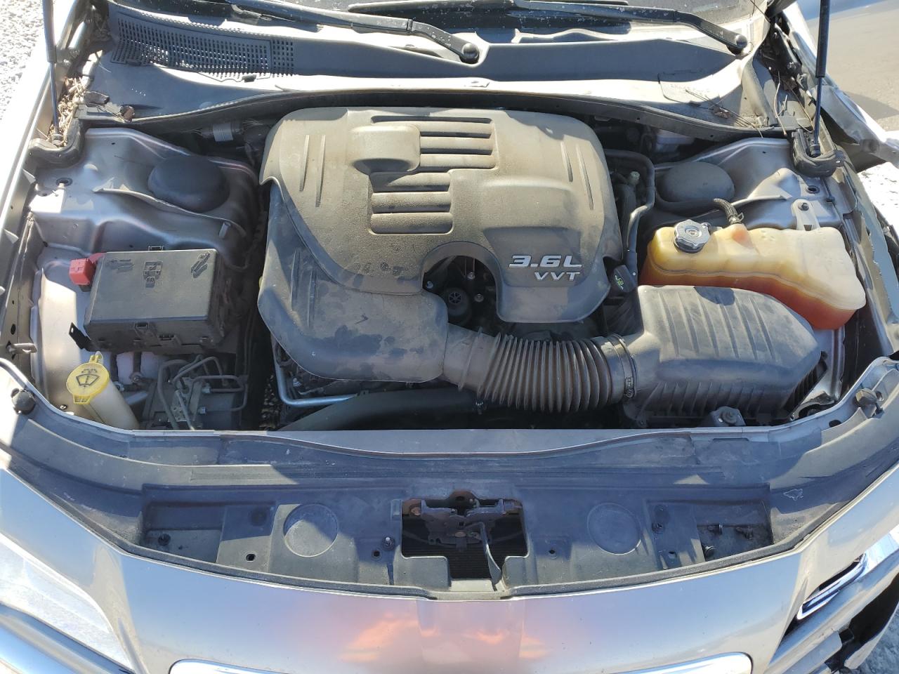2014 Chrysler 300 - Image 11