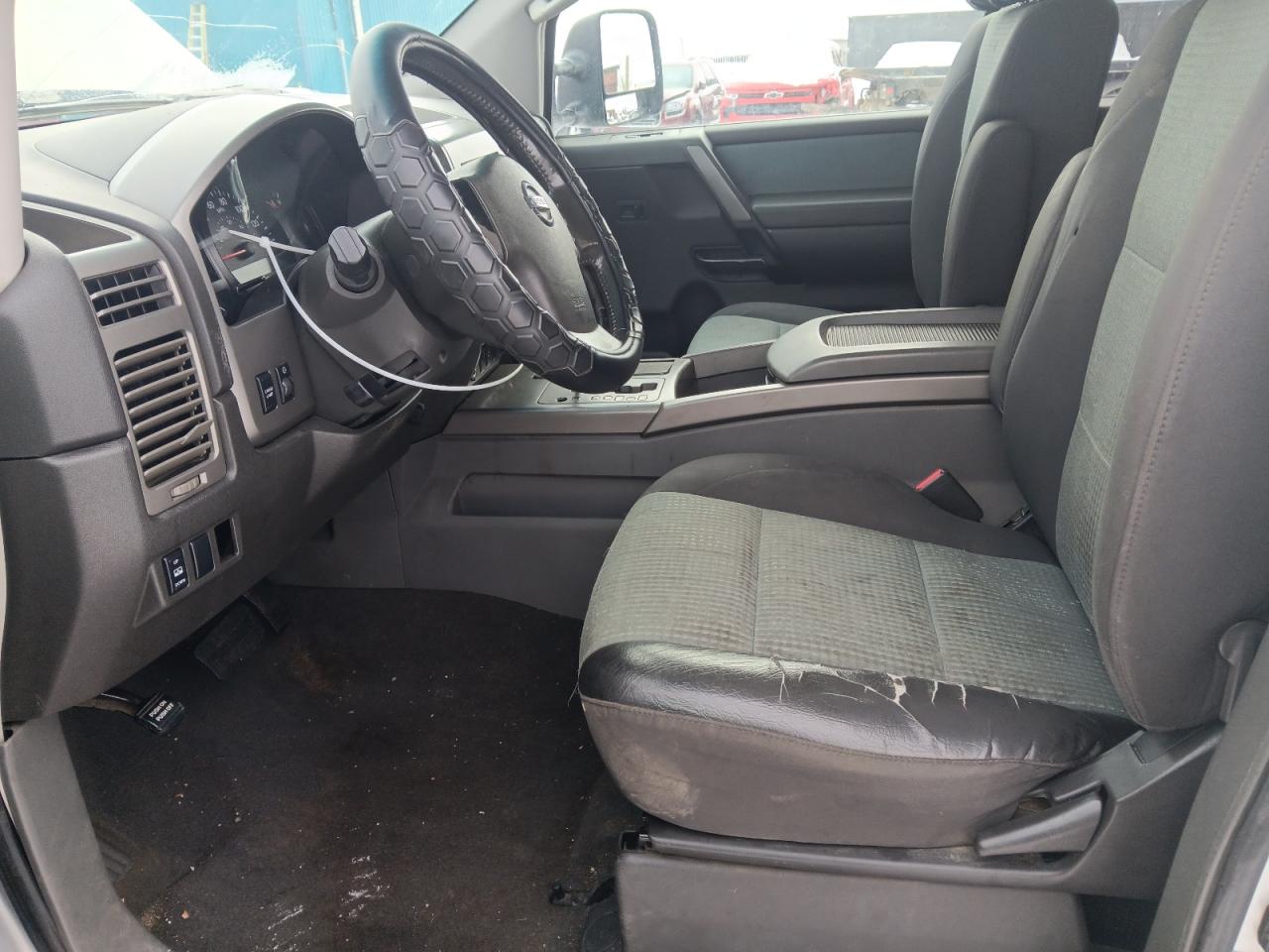 2005 Nissan Titan - Image 7