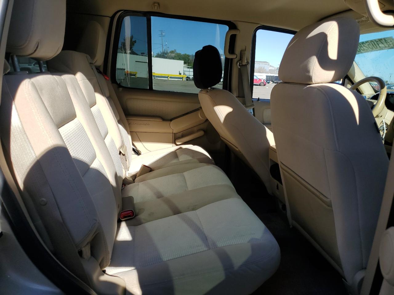 2006 Ford Explorer - Image 11