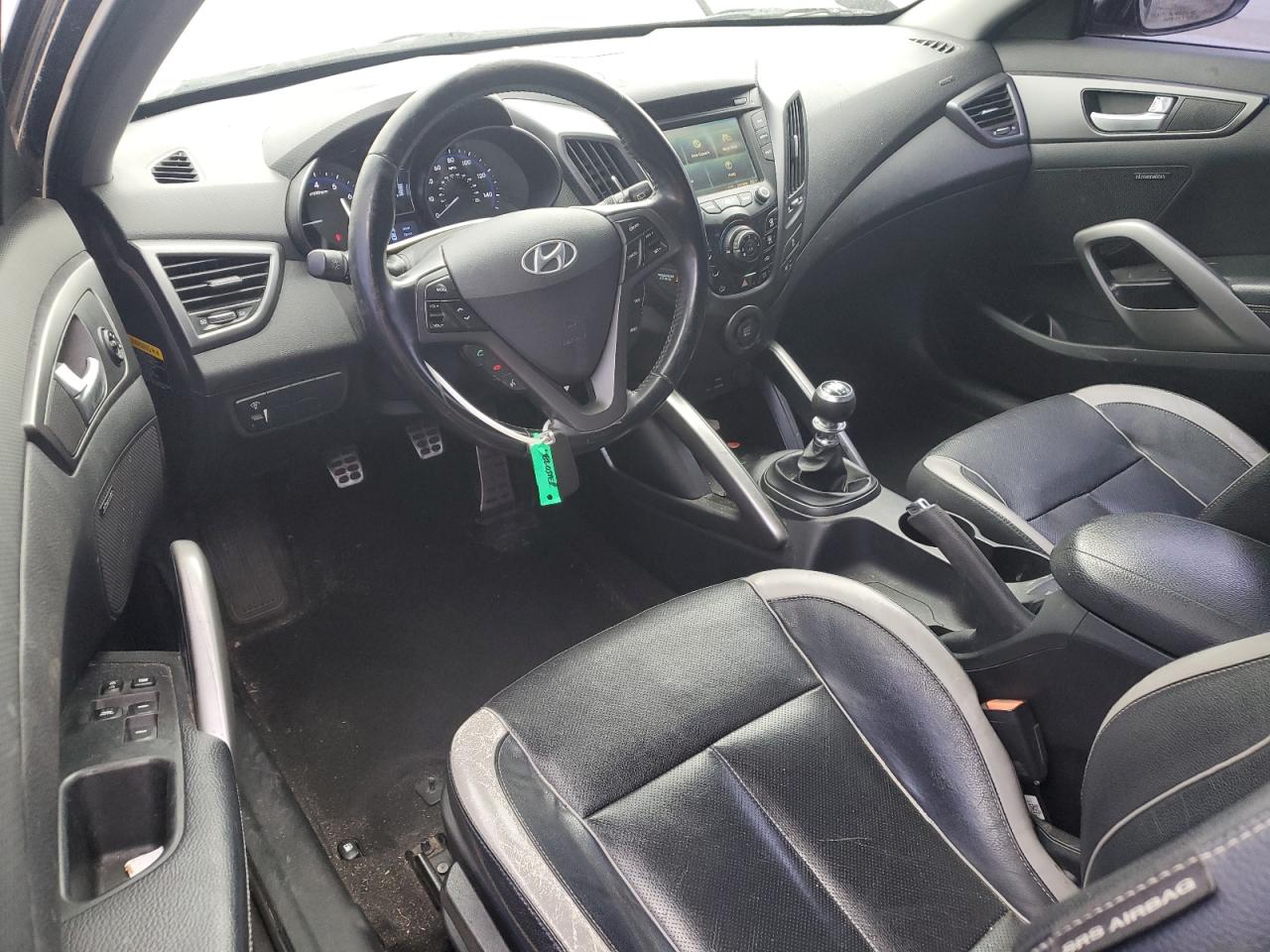 2015 Hyundai Veloster - Image 8