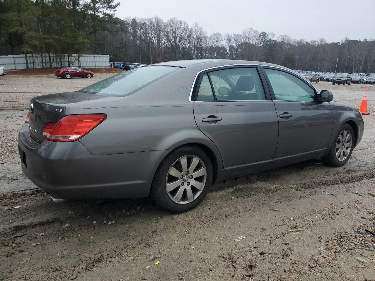 2006 Toyota Avalon - Image 3