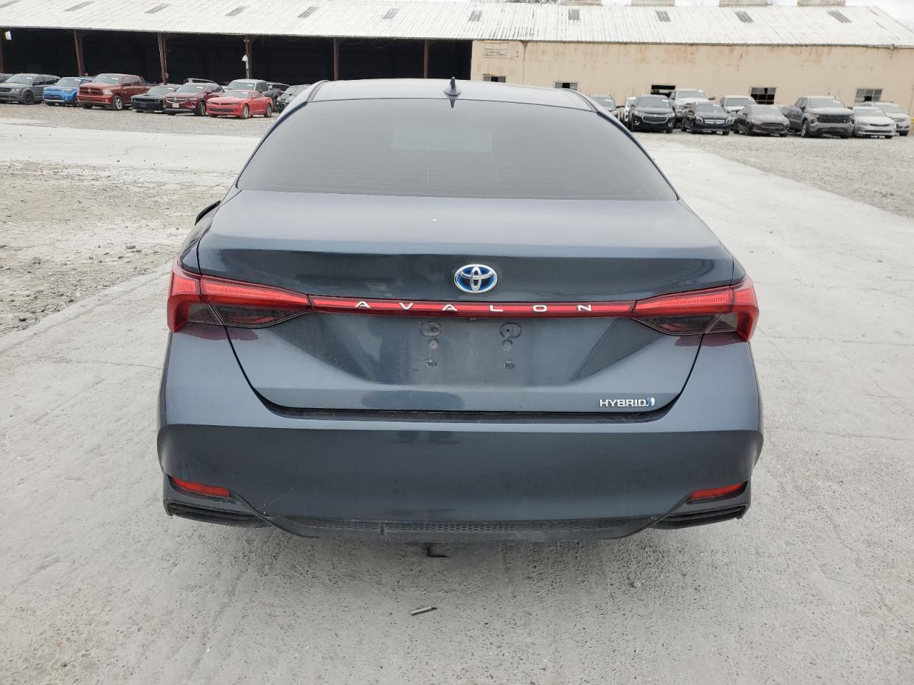 2019 Toyota Avalon - Image 6