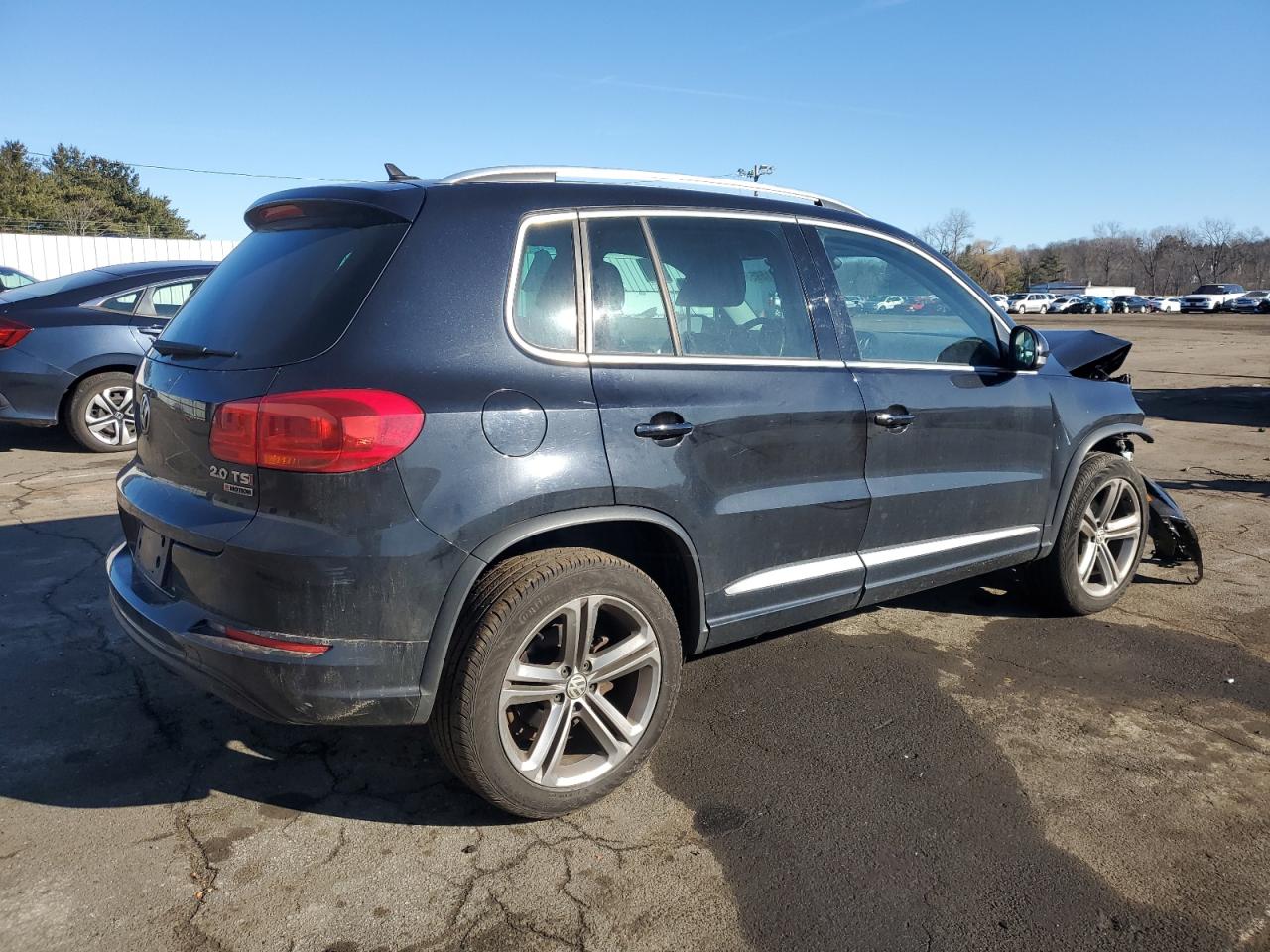 2017 Volkswagen Tiguan - Image 3