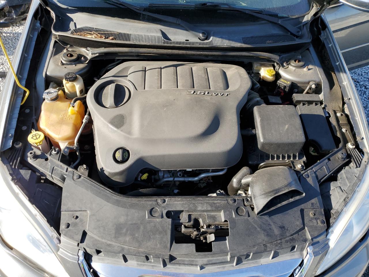 2013 Chrysler 200 - Image 13