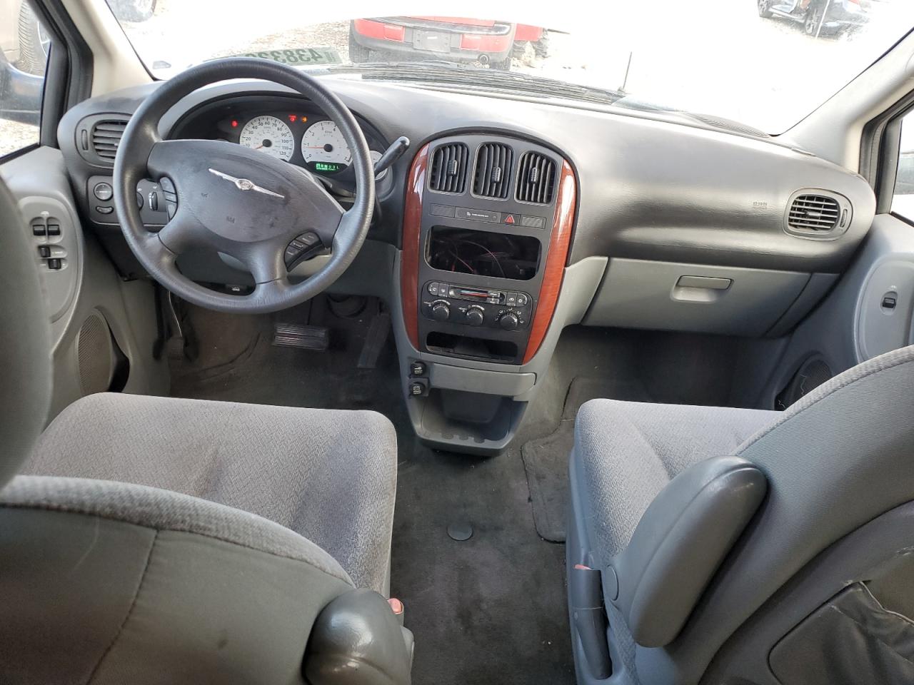 2006 Chrysler Town & Country - Image 8