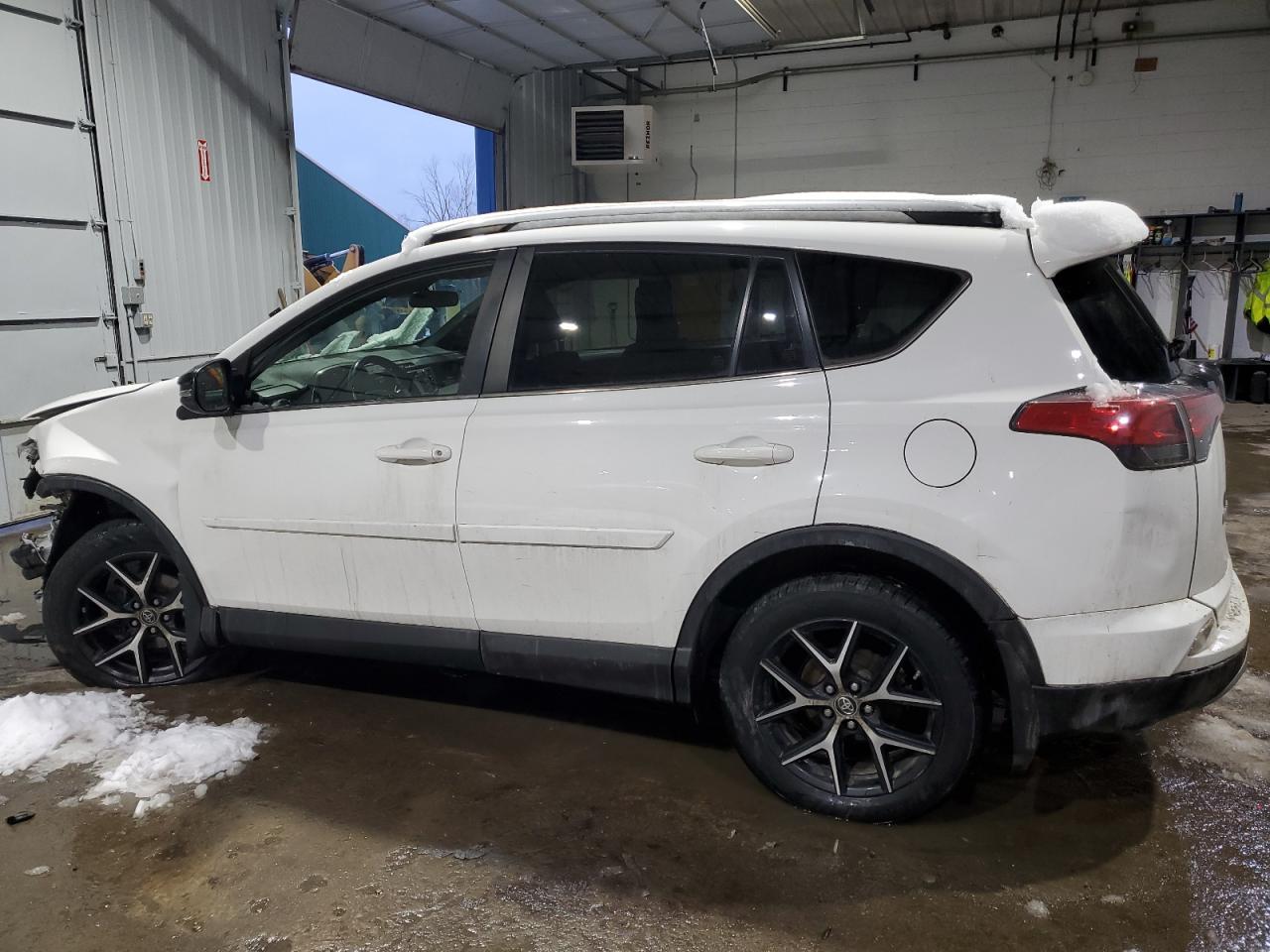 2017 Toyota RAV 4 - Image 2