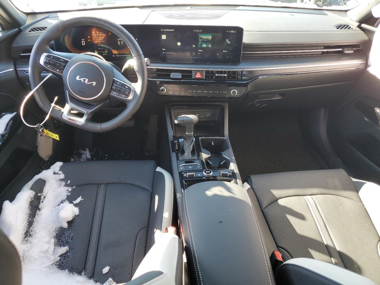 2025 Kia K5 - Image 8