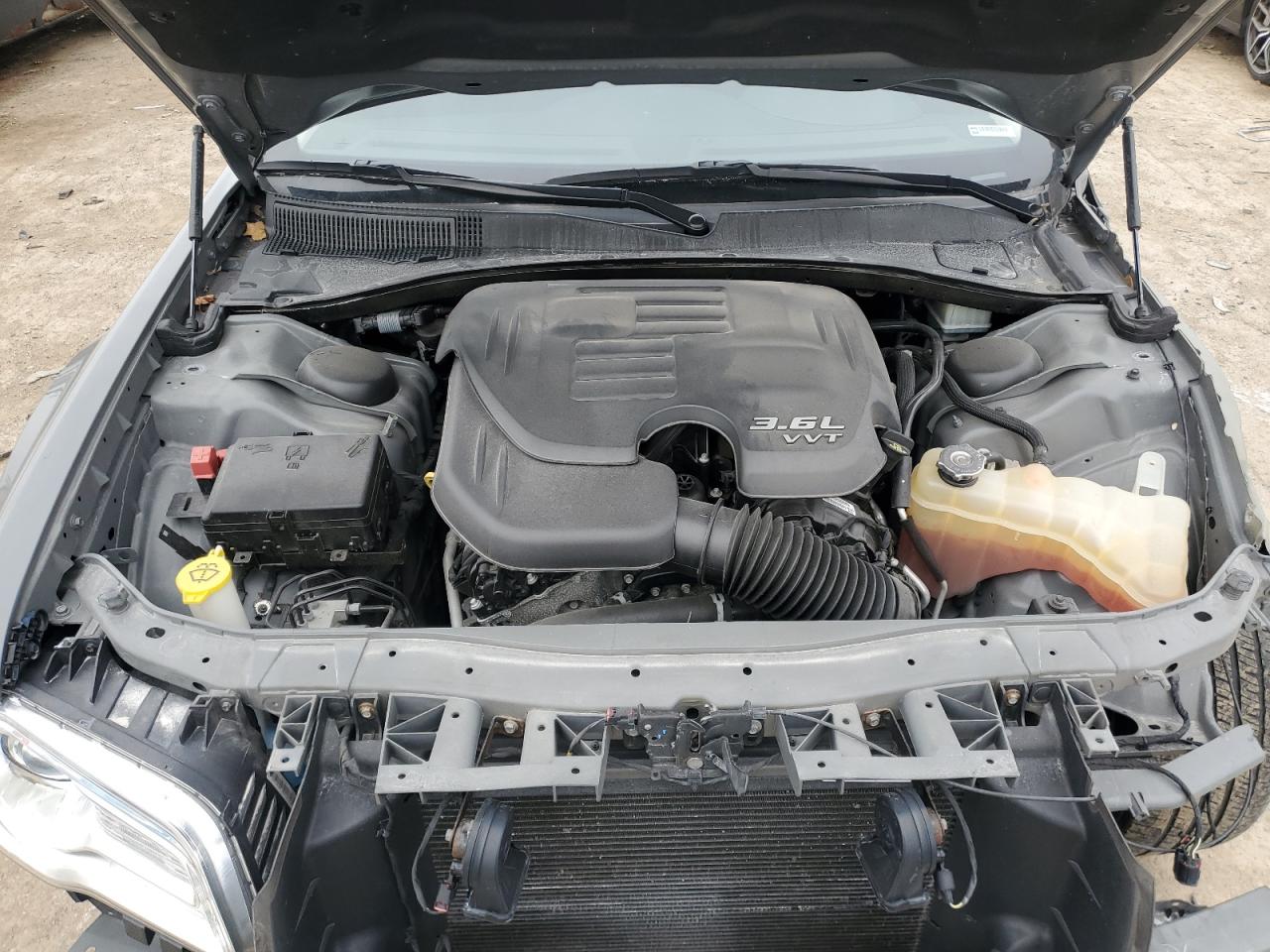2018 Chrysler 300 - Image 11