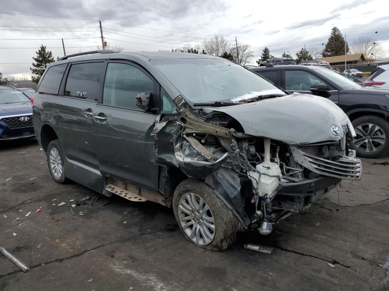 2014 Toyota Sienna - Image 4