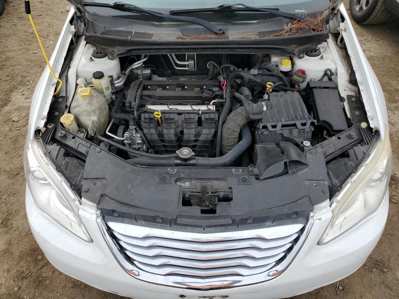 2012 Chrysler 200 - Image 11