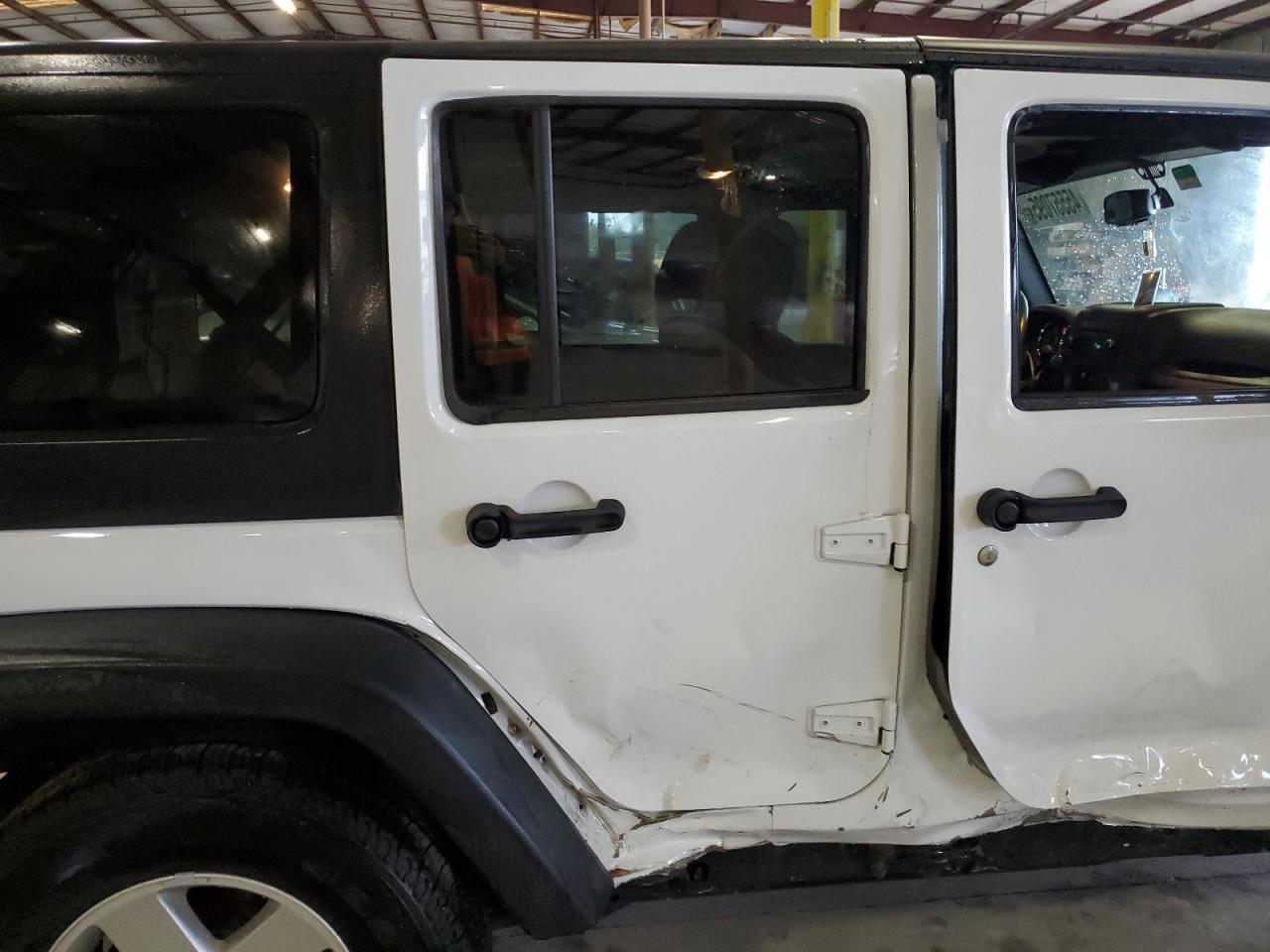 2018 Jeep Wrangler - Image 11