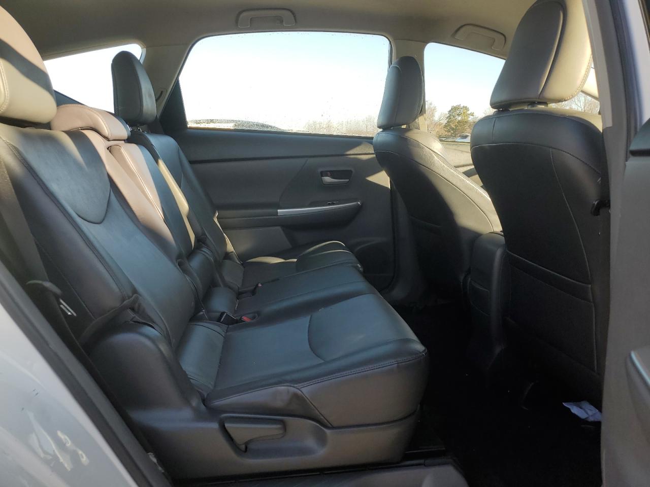 2012 Toyota Prius - Image 10