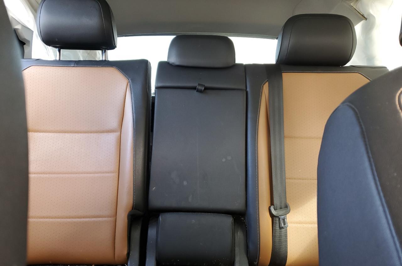 2018 Volkswagen Tiguan - Image 10