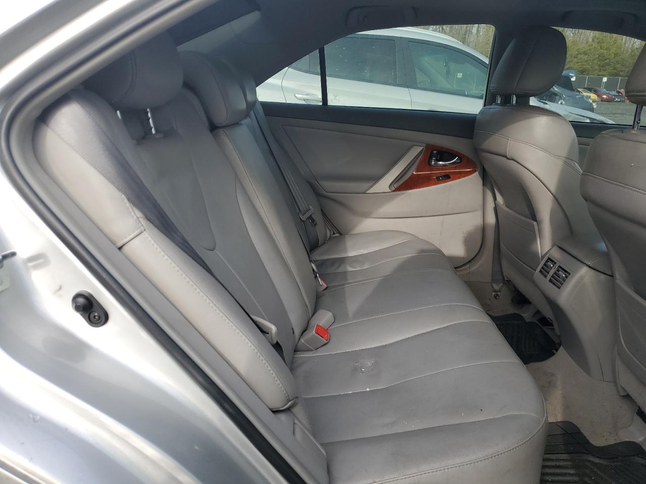 2011 Toyota Camry - Image 10