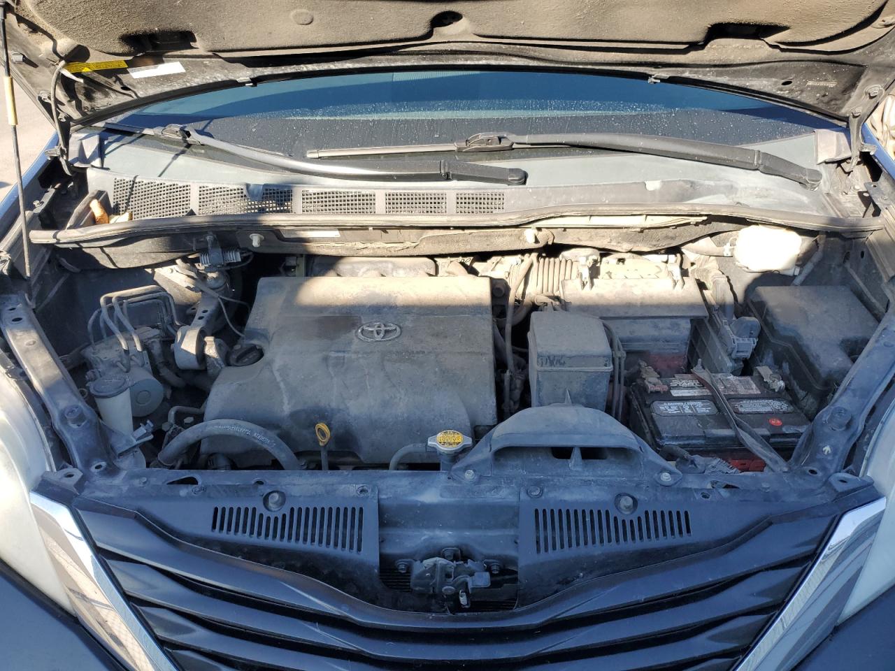 2012 Toyota Sienna - Image 11