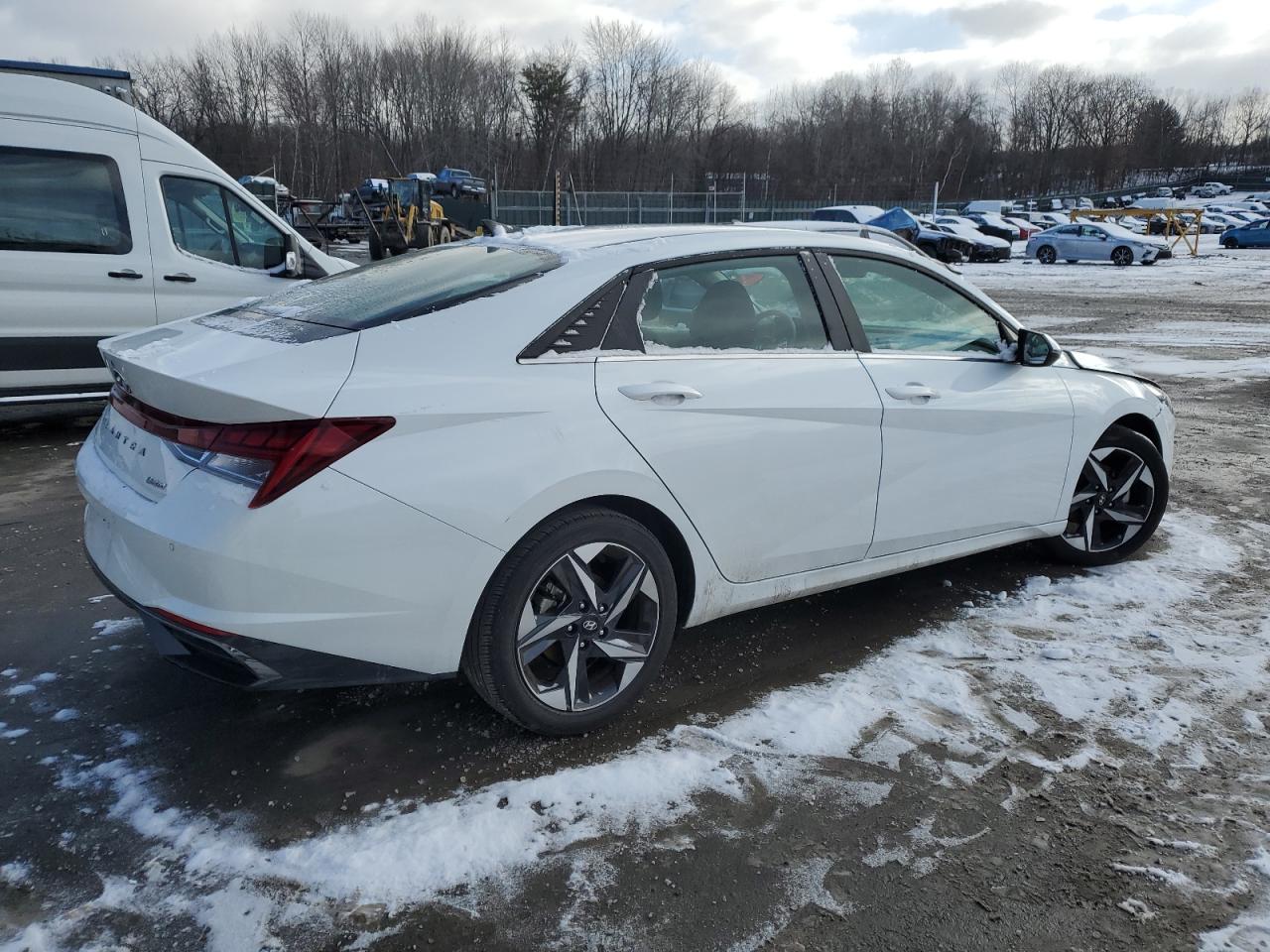 2021 Hyundai Elantra - Image 3