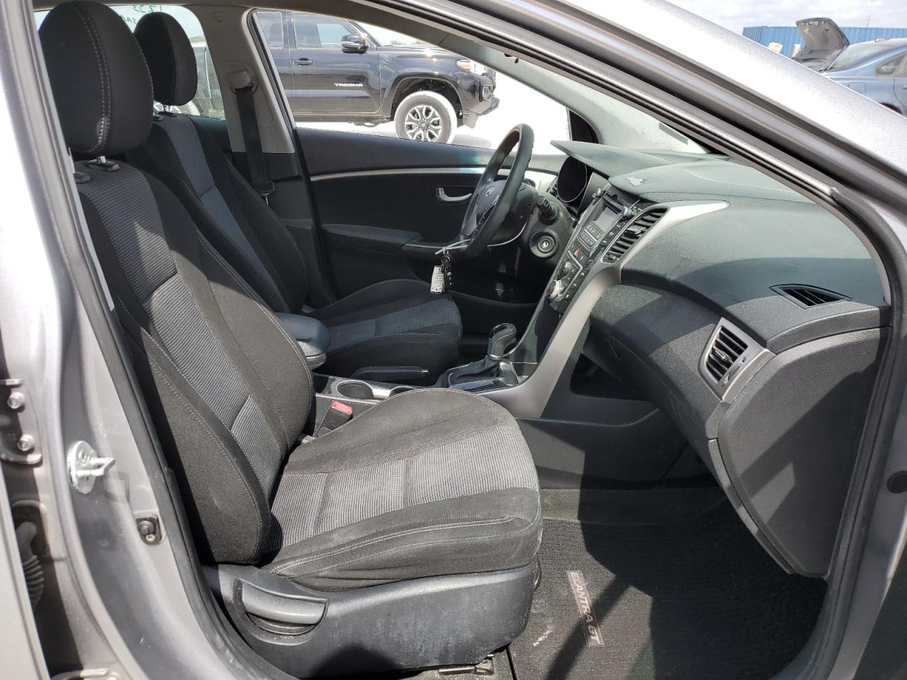 2013 Hyundai Elantra - Image 7