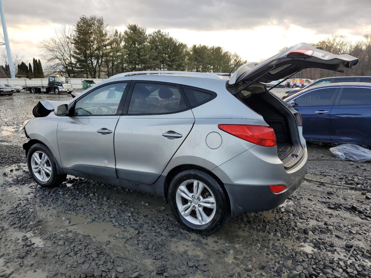 2010 Hyundai Tucson - Image 2