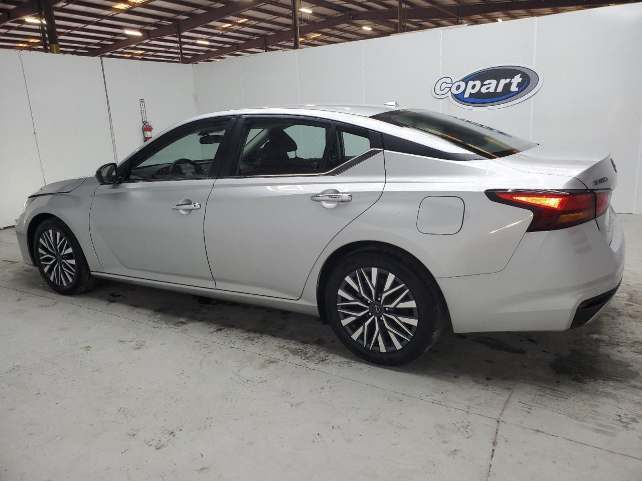 2024 Nissan Altima - Image 2