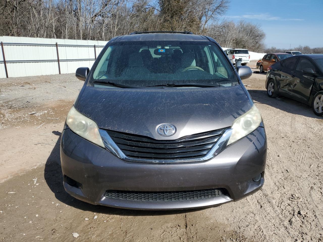 2012 Toyota Sienna - Image 5