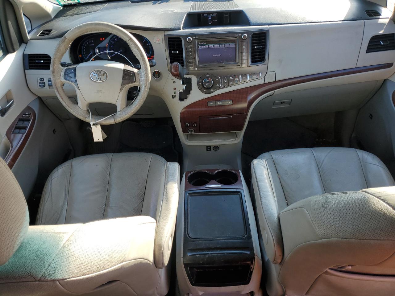 2012 Toyota Sienna - Image 8