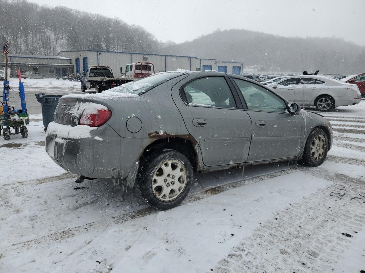 2005 Dodge Neon - Image 3