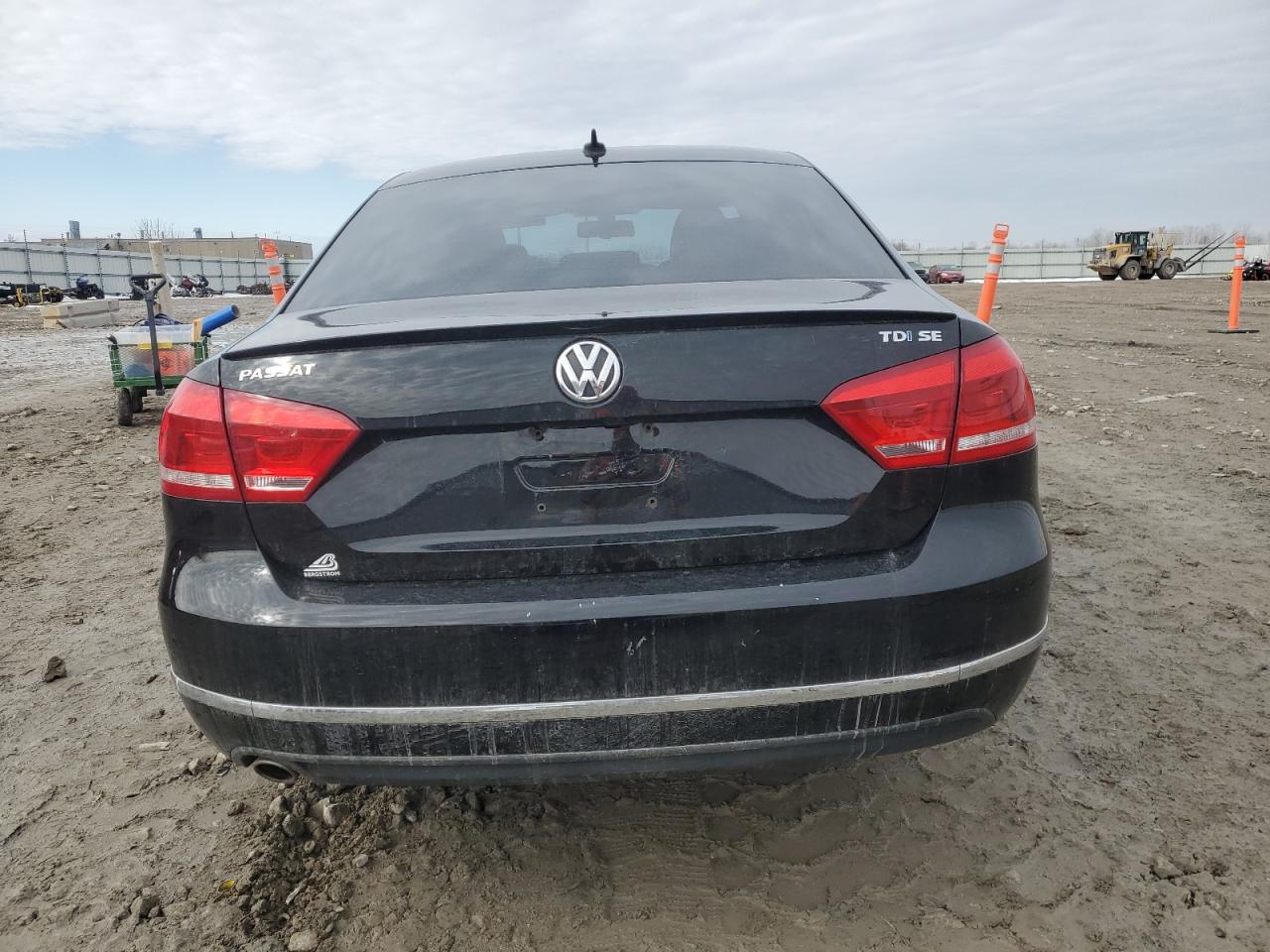2014 Volkswagen Passat - Image 6