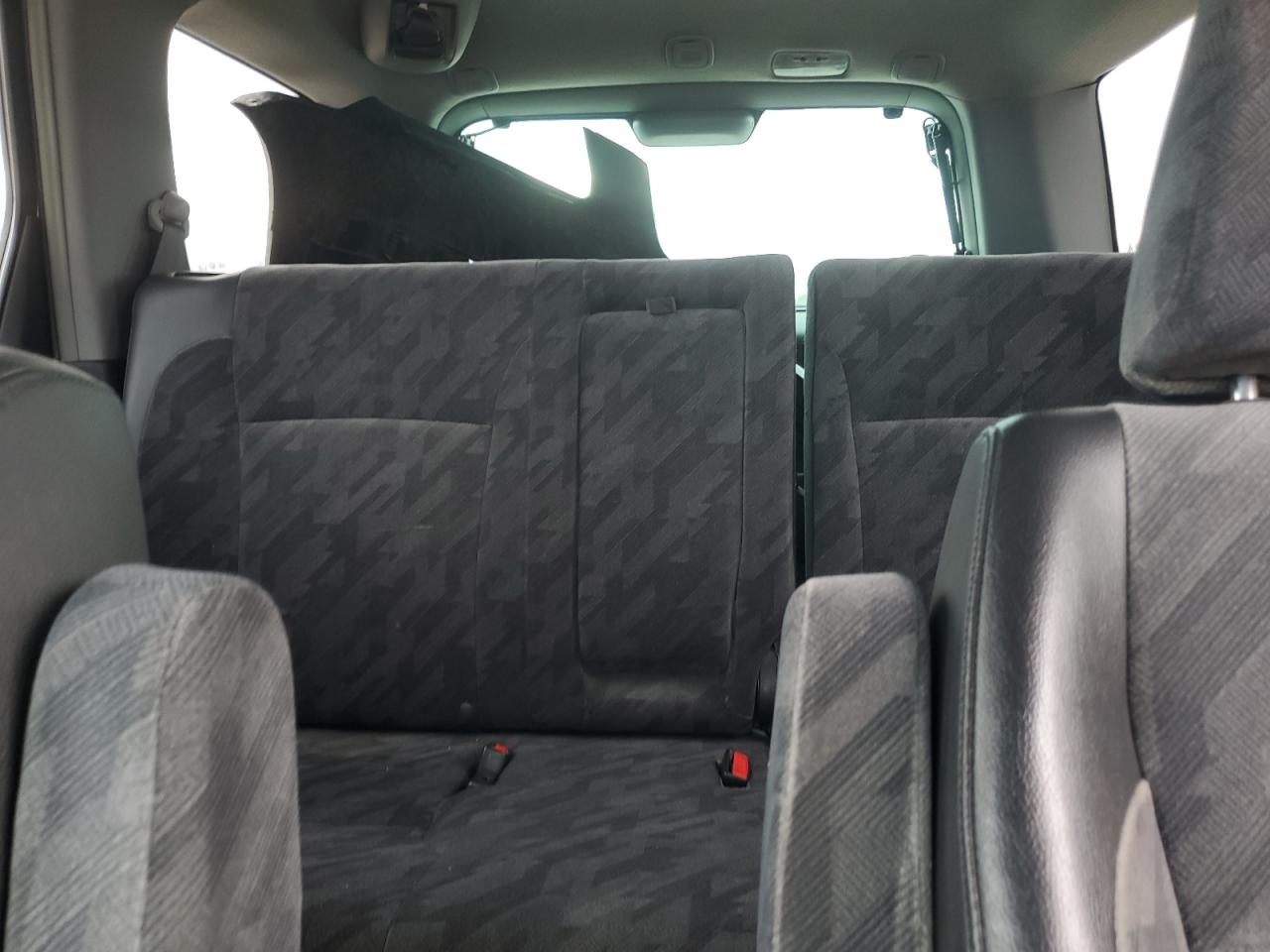 2004 Honda CR-V - Image 10