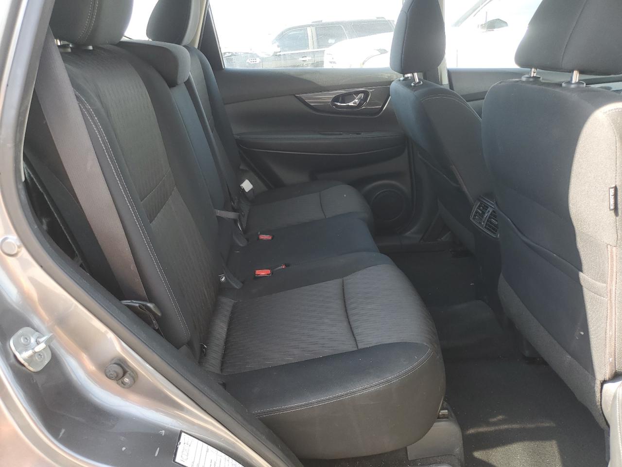 2017 Nissan Rogue - Image 10
