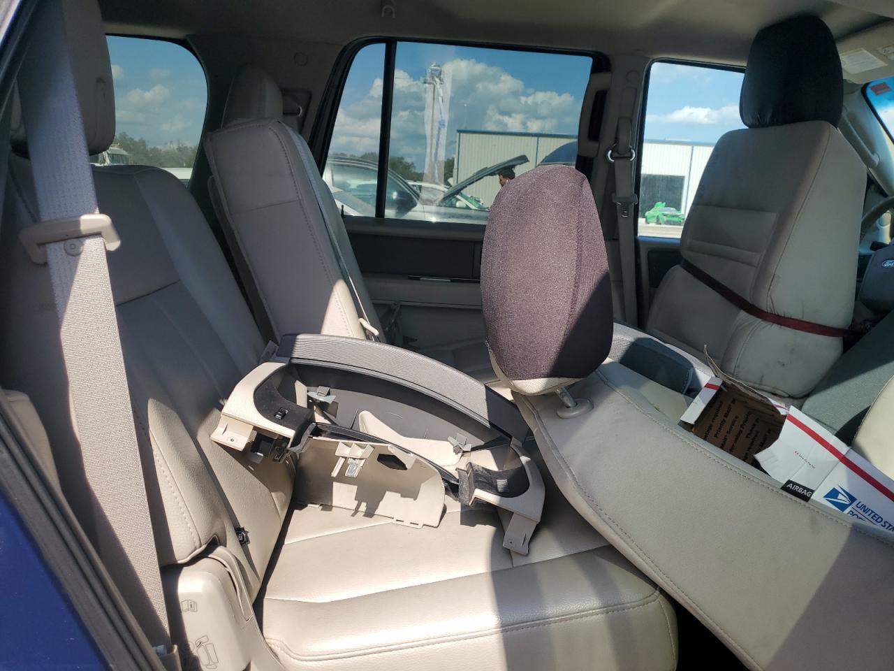 2011 Ford Expedition - Image 11