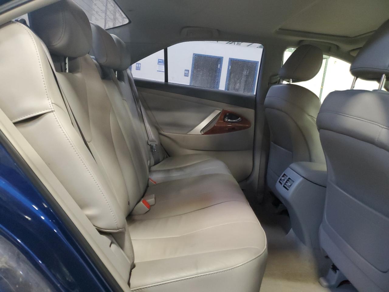 2009 Toyota Camry - Image 10