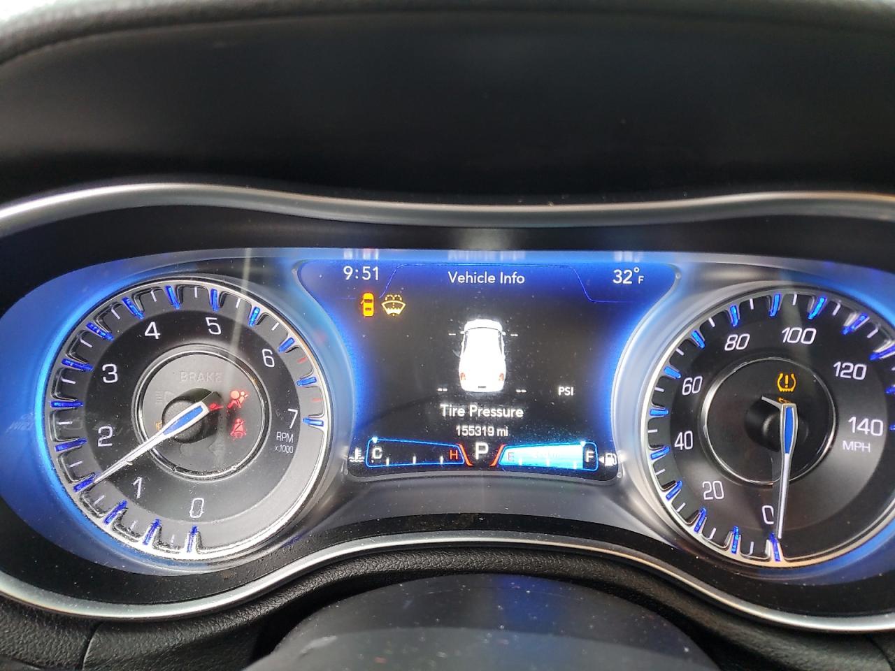 2018 Chrysler 300 - Image 9