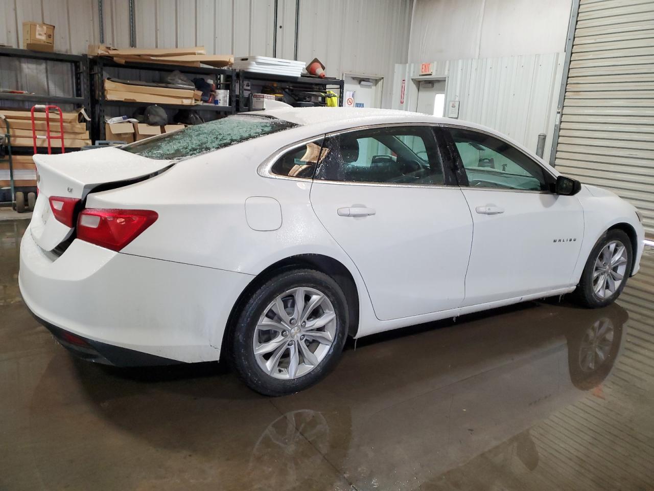 2023 Chevrolet Malibu - Image 3