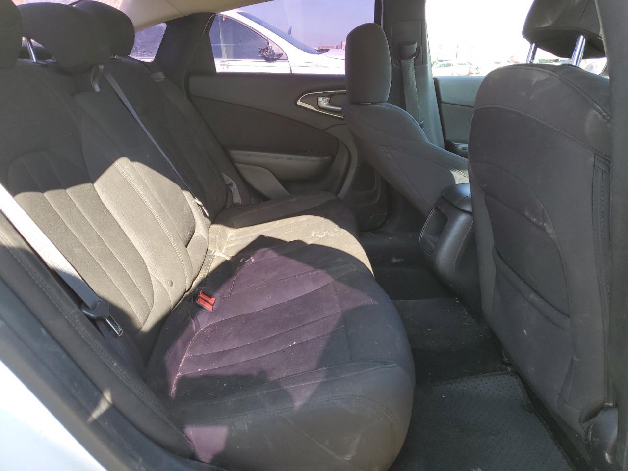 2016 Chrysler 200 - Image 10