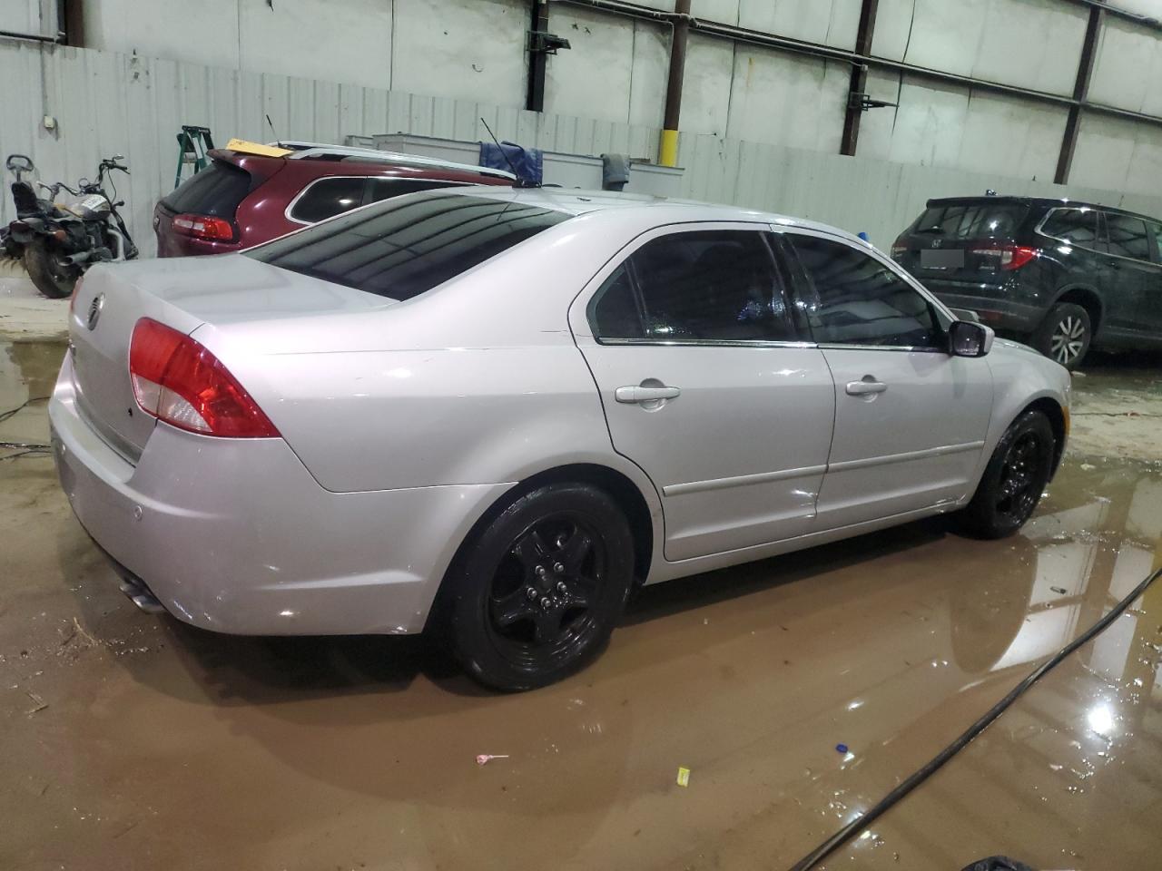 2010 Mercury Milan - Image 3