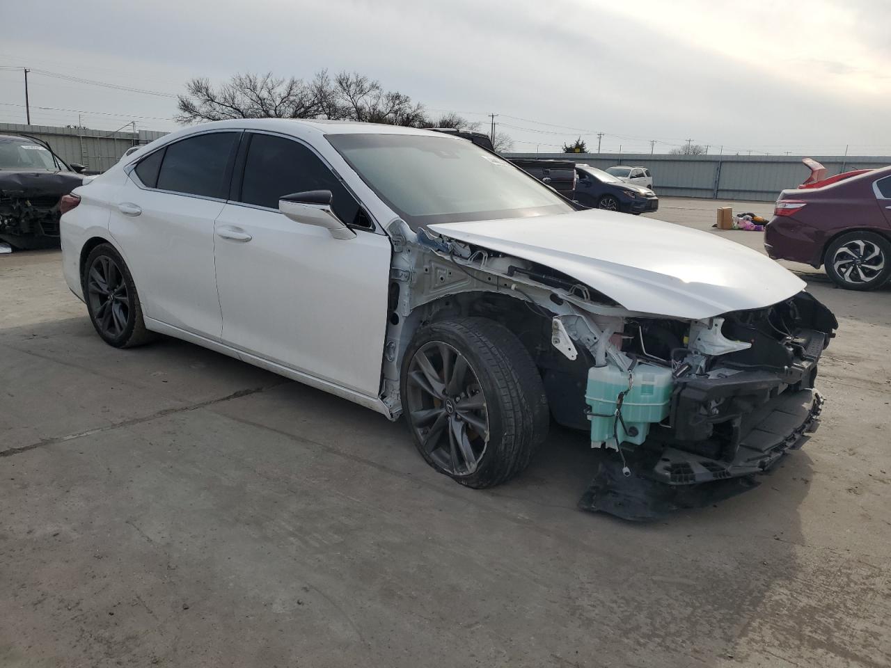 2021 Lexus ES - Image 4