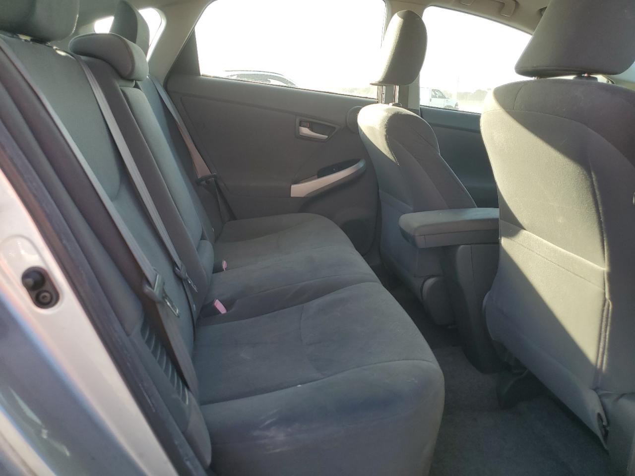2010 Toyota Prius - Image 11