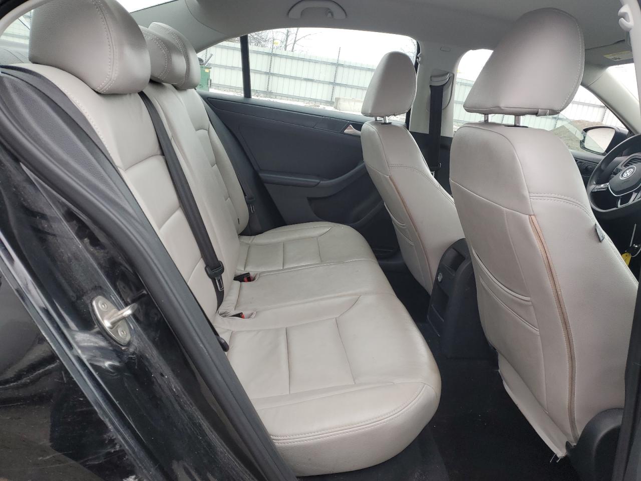 2016 Volkswagen Jetta - Image 10