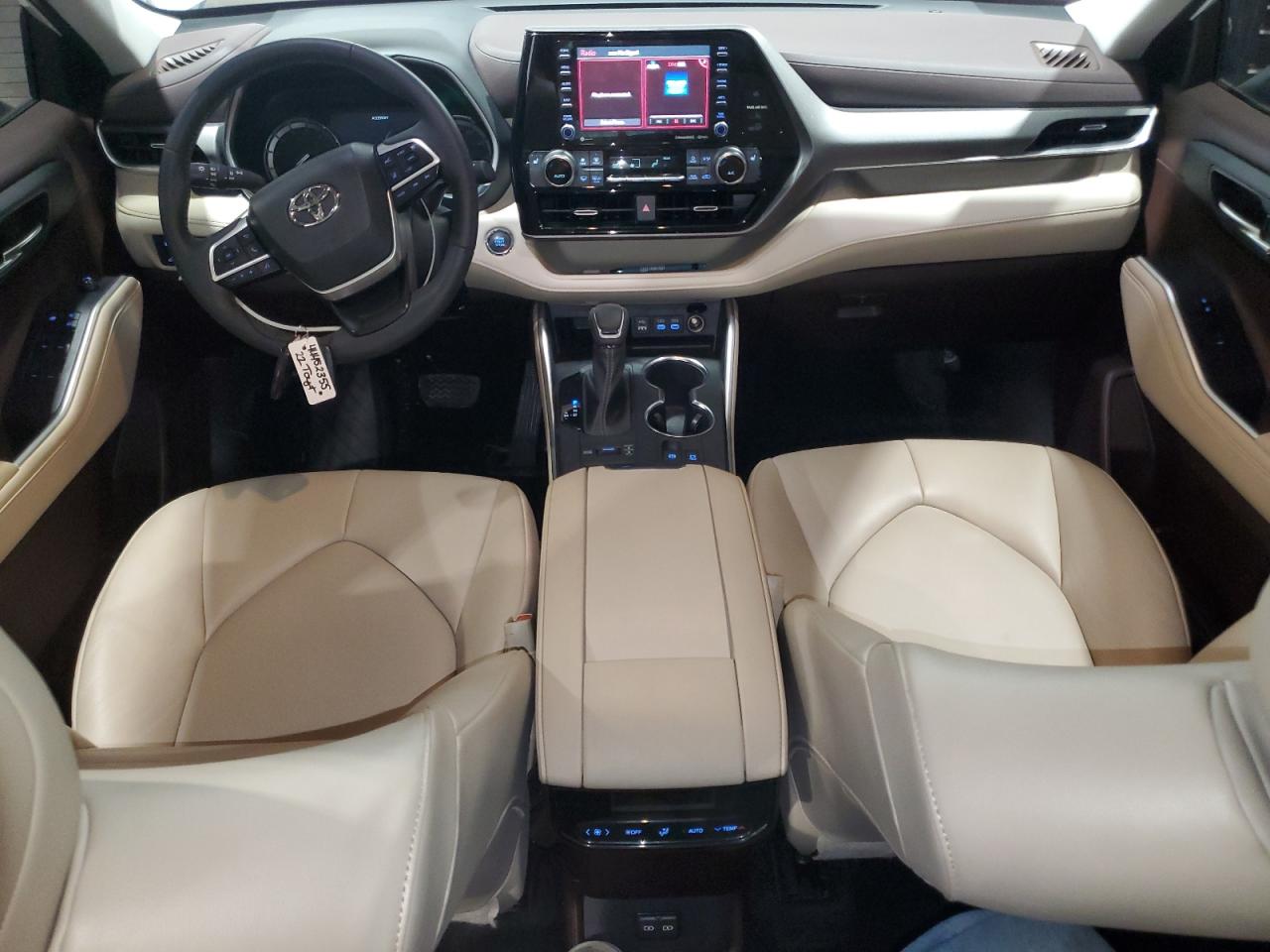 2022 Toyota Highlander - Image 8