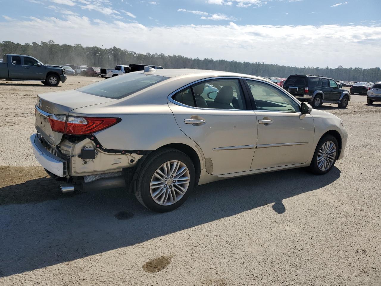 2015 Lexus ES - Image 3