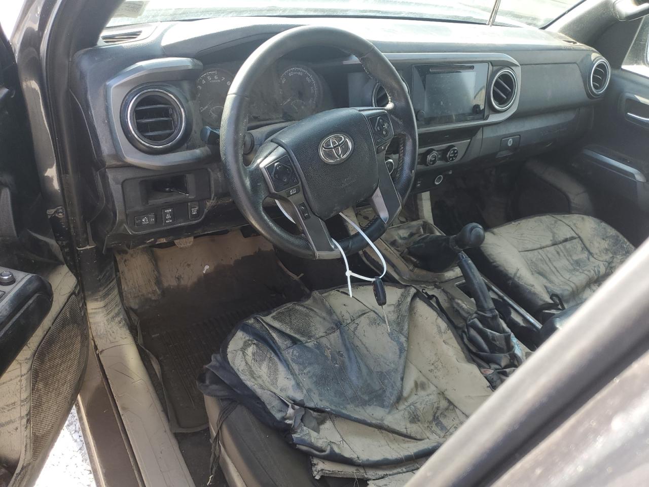 2016 Toyota Tacoma - Image 8