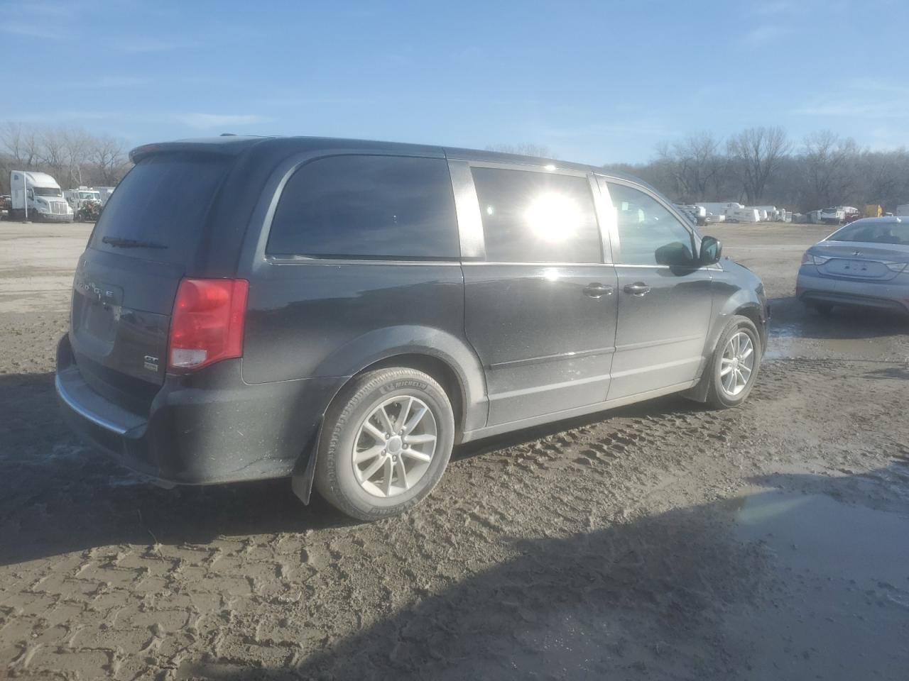 2017 Dodge Caravan - Image 3