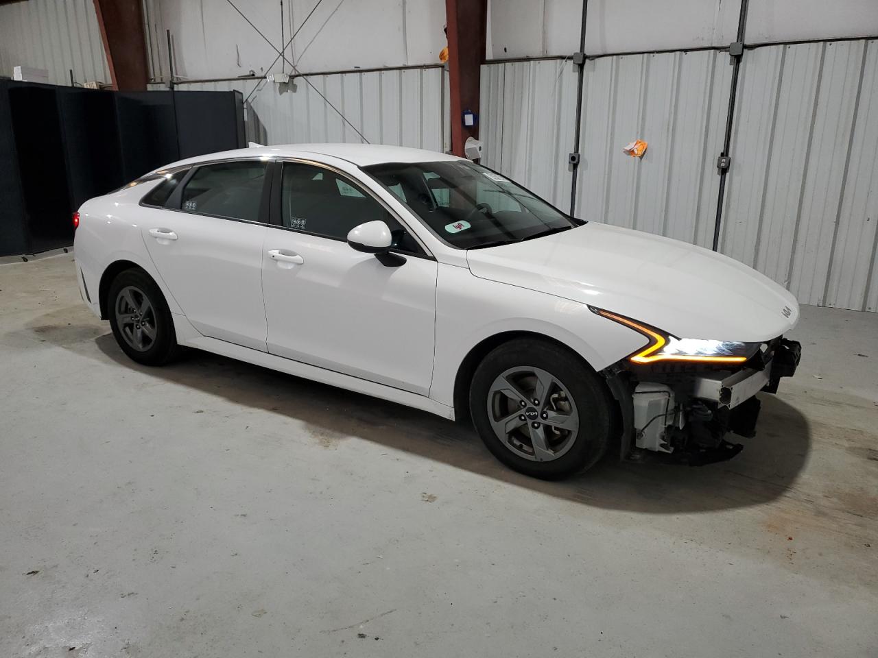 2023 Kia K5 - Image 4