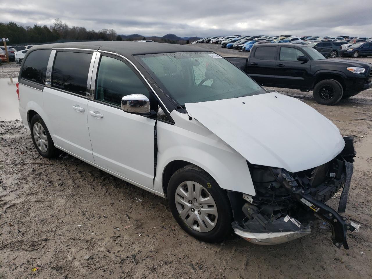 2018 Dodge Caravan - Image 4