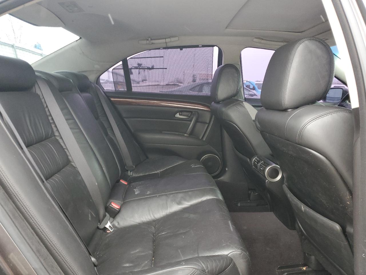 2010 Acura RL - Image 10