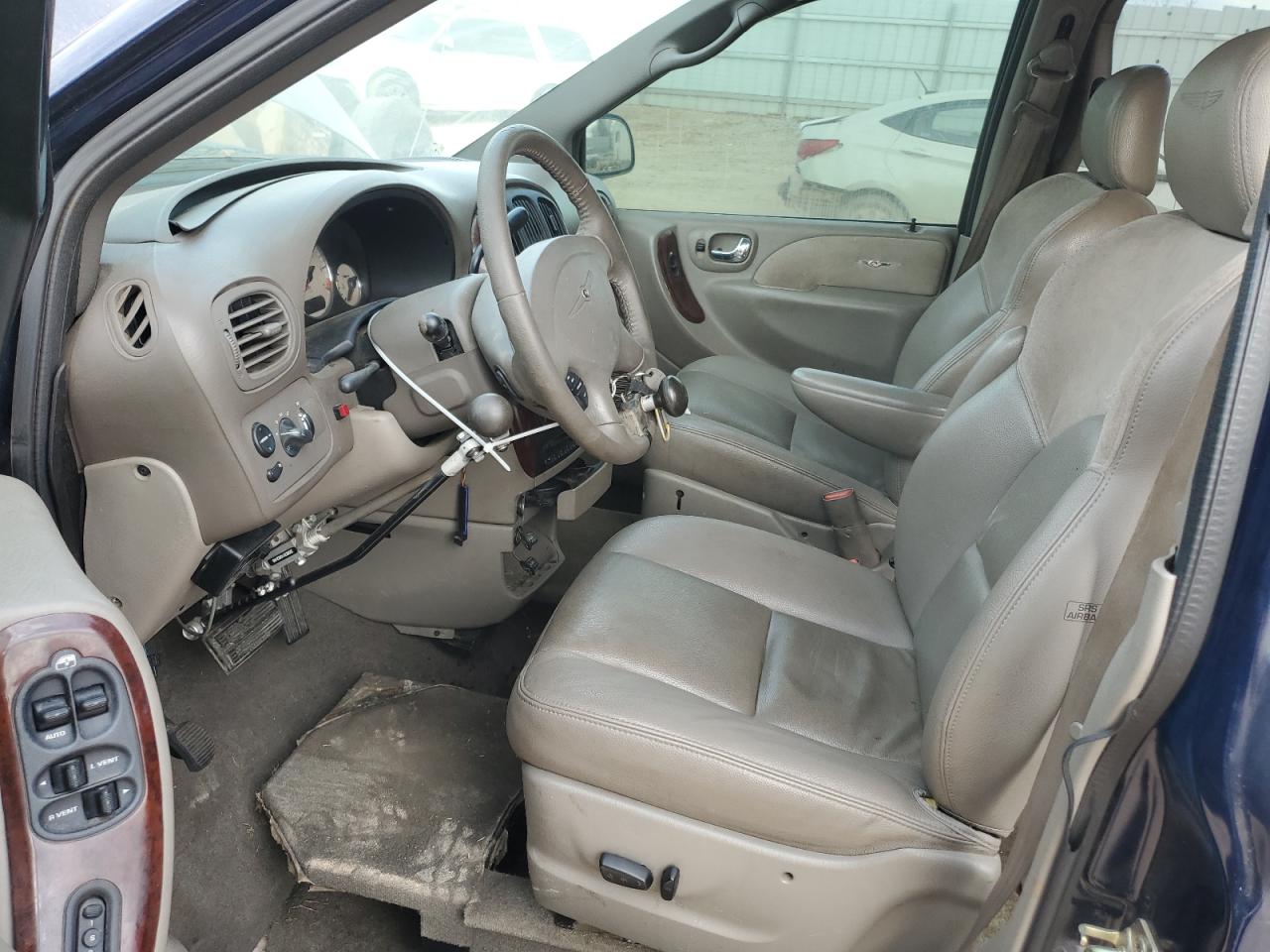 2003 Chrysler Town & Country - Image 7