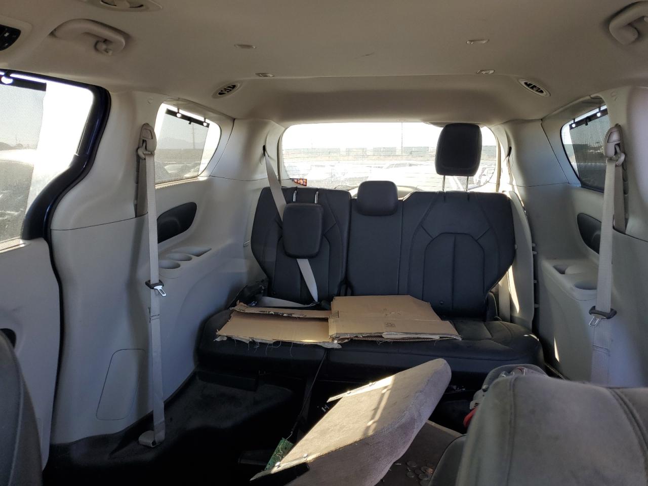 2020 Chrysler Pacifica - Image 10