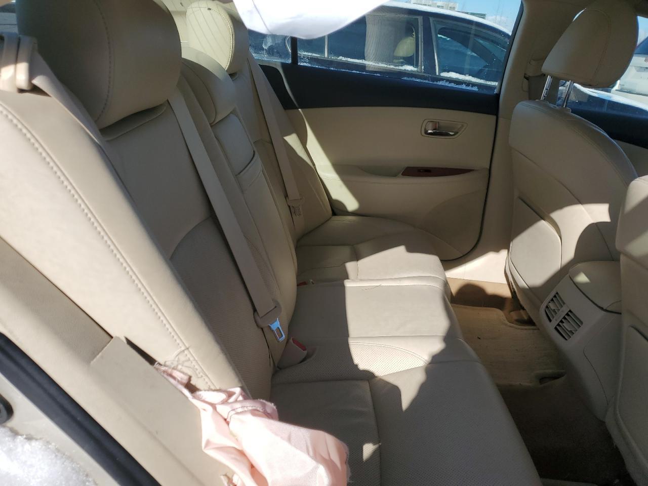 2011 Lexus ES - Image 10