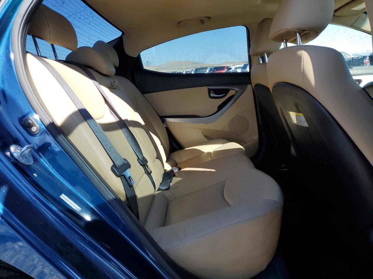 2013 Hyundai Elantra - Image 10