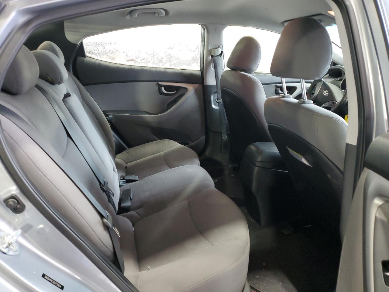 2016 Hyundai Elantra - Image 11